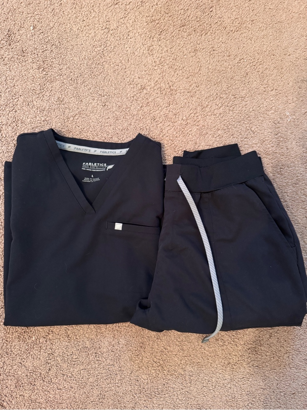 Fabletics Women’s Scrub Set in Black - size large